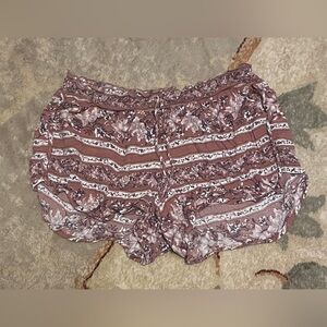 American Eagle Floral Flowy Short Shorts